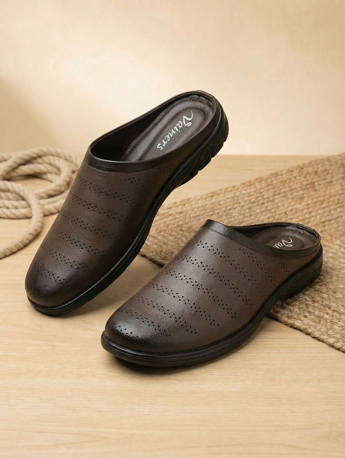 men textured slip on sandal
