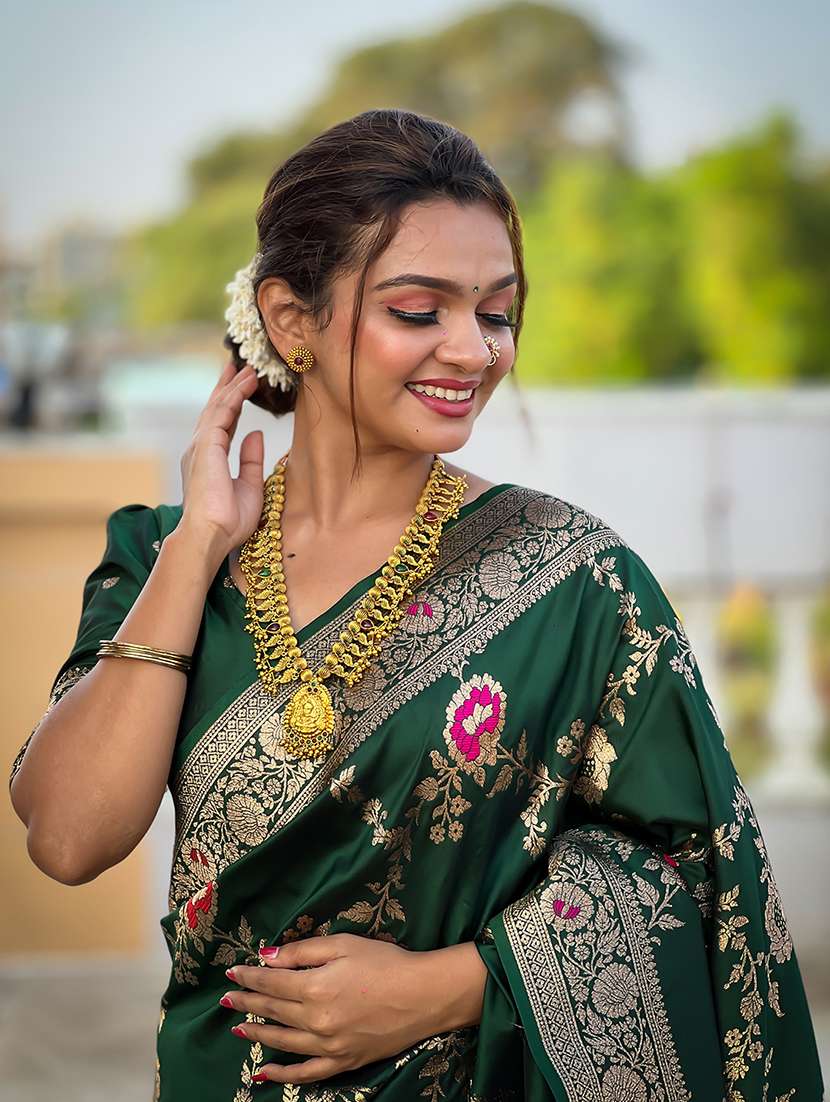 Women Self Design Banarasi Saree With Blouse - 22596293 -  Standard Image - 3