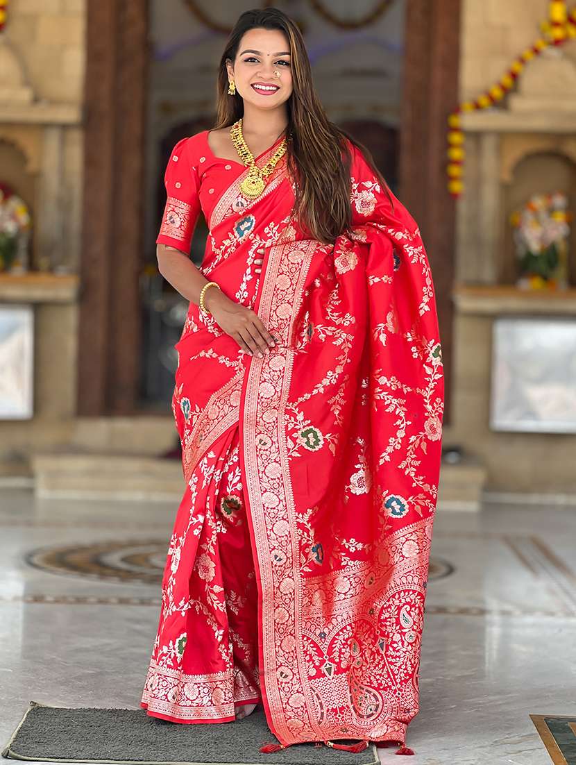 women self design banarasi saree with blouse