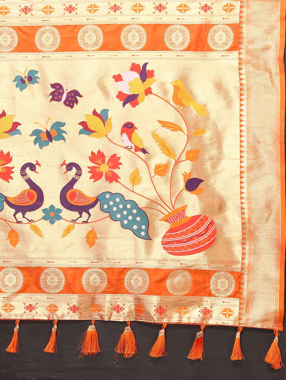 Women Self Design Paithani Saree With Blouse - 22596415 -  Standard Image - 3