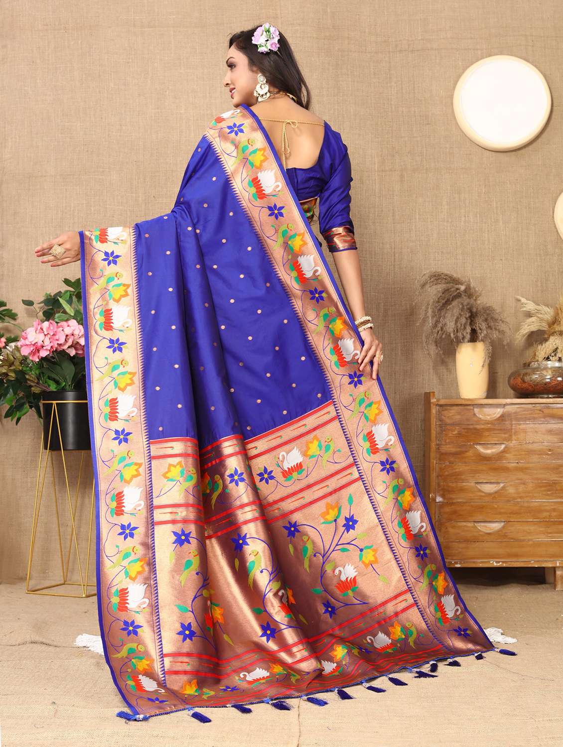 Women Self Design Paithani Saree With Blouse - 22596425 -  Standard Image - 3