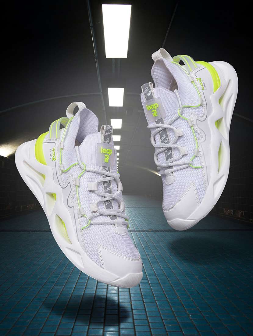 men textured lace up sports shoes