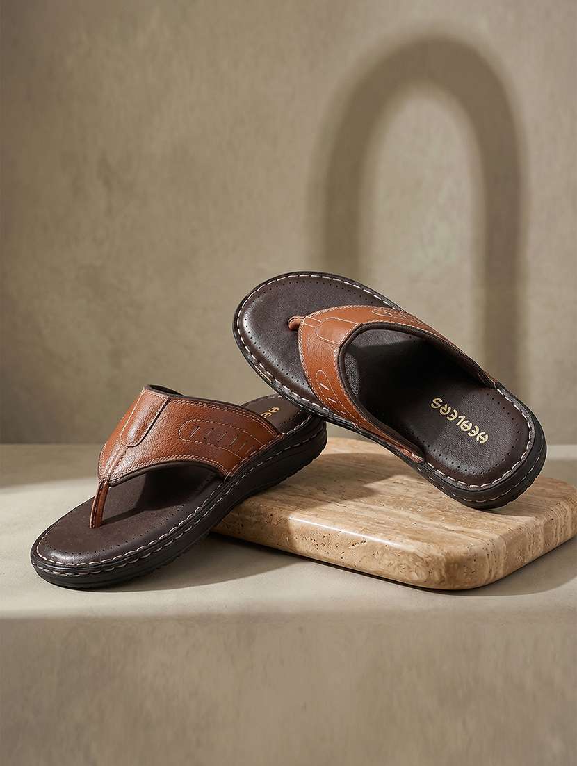 men textured toe separator sandal