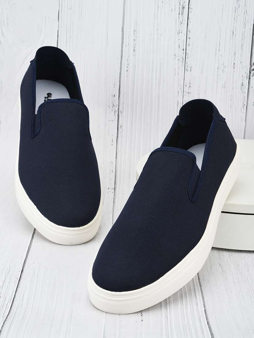 men solid slip on casual shoes