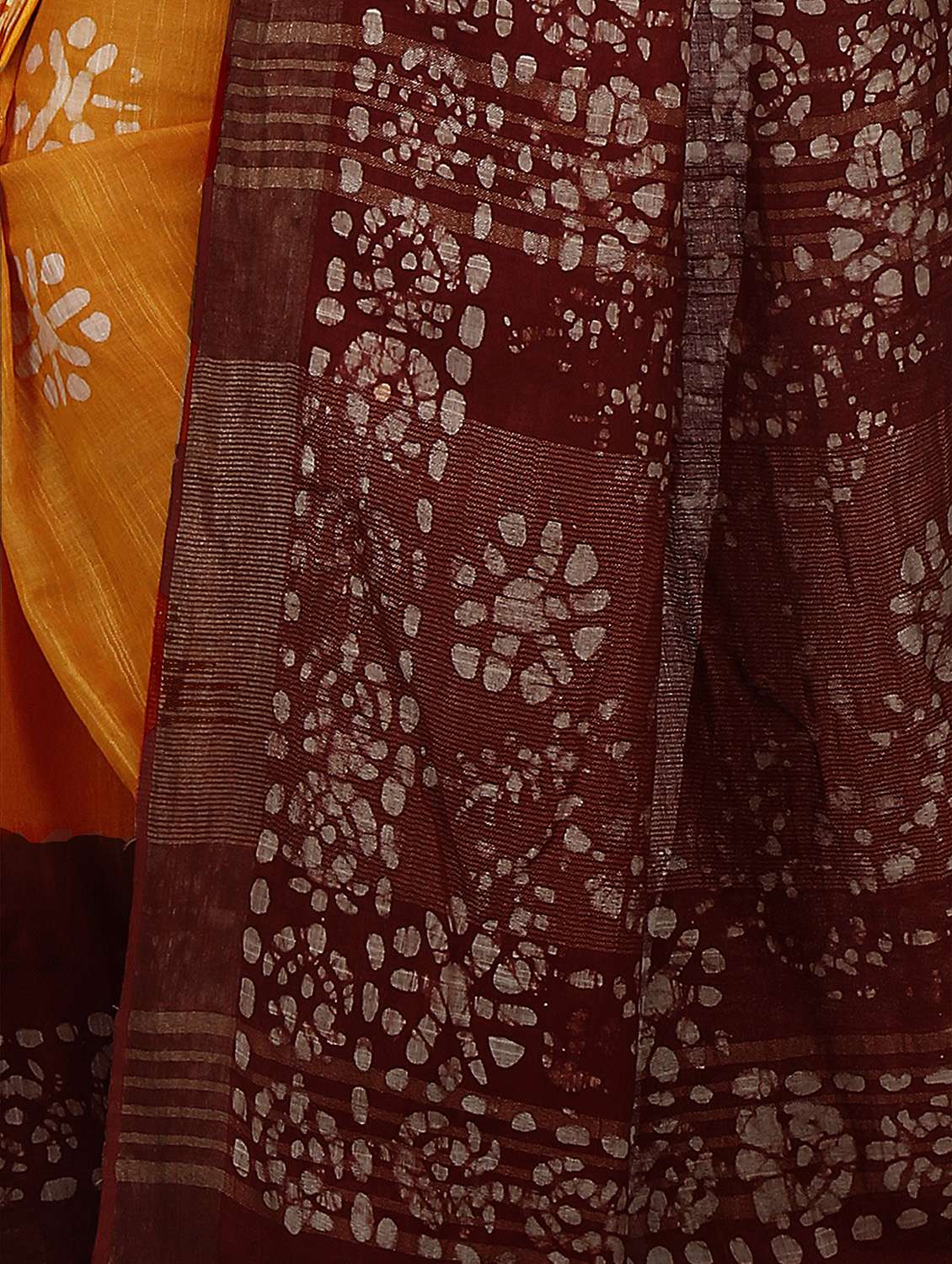 women printed casual wear saree with blouse - 22596970 -  Standard Image - 3