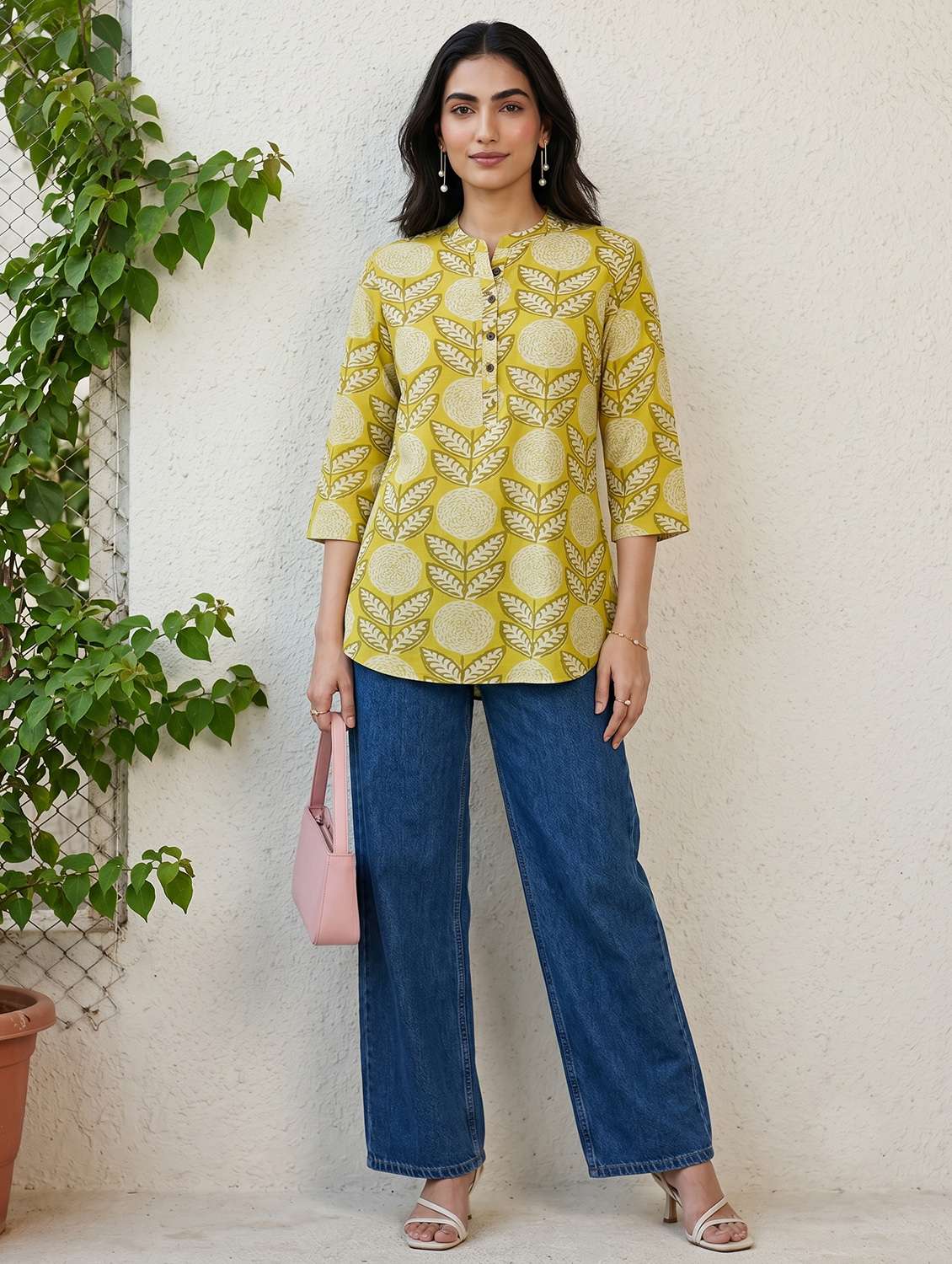 Women Printed Three Quarter Sleeves Straight Kurti - 22597781 -  Standard Image - 5