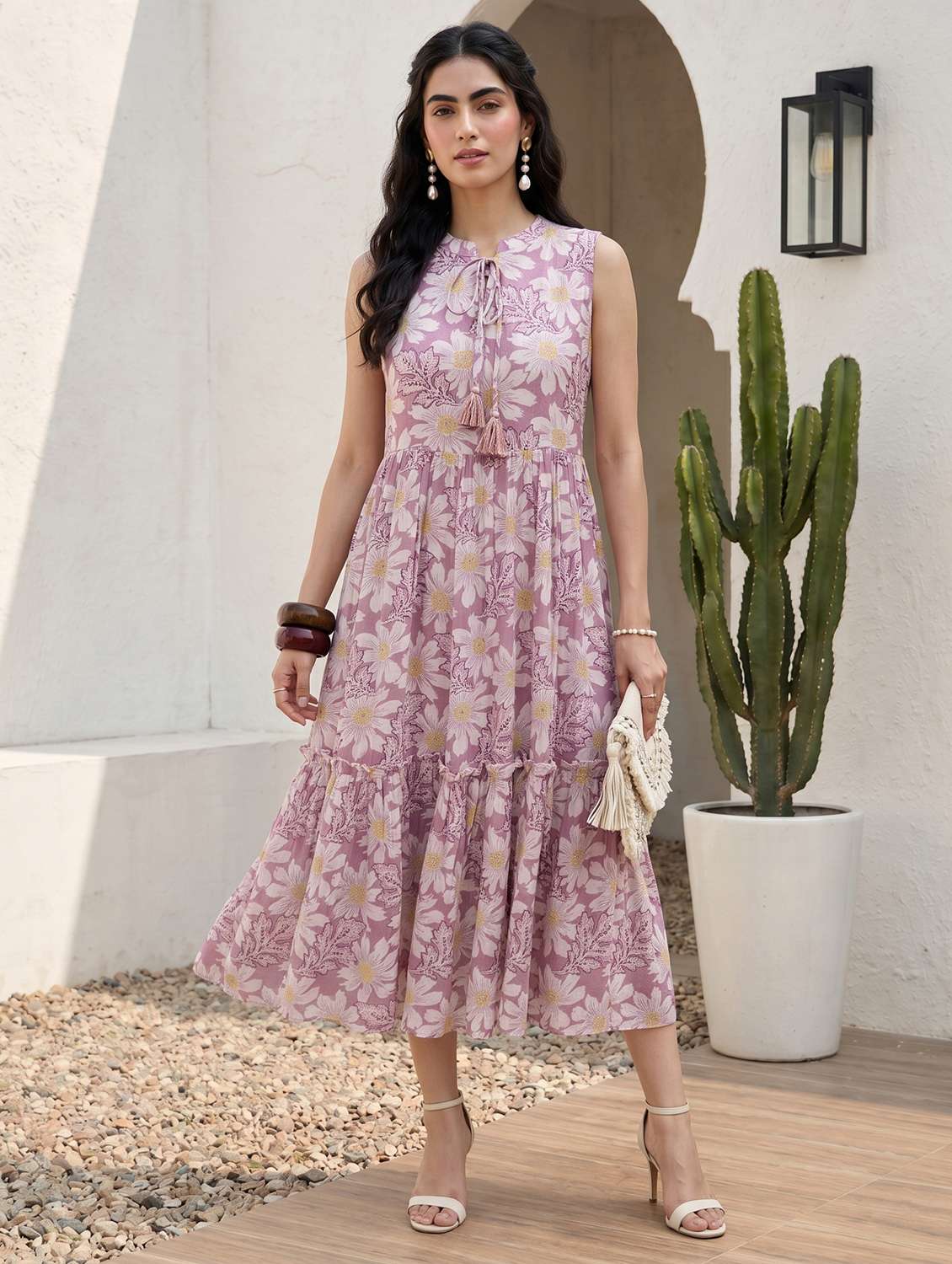 women pirnted sleeveless tiered dress