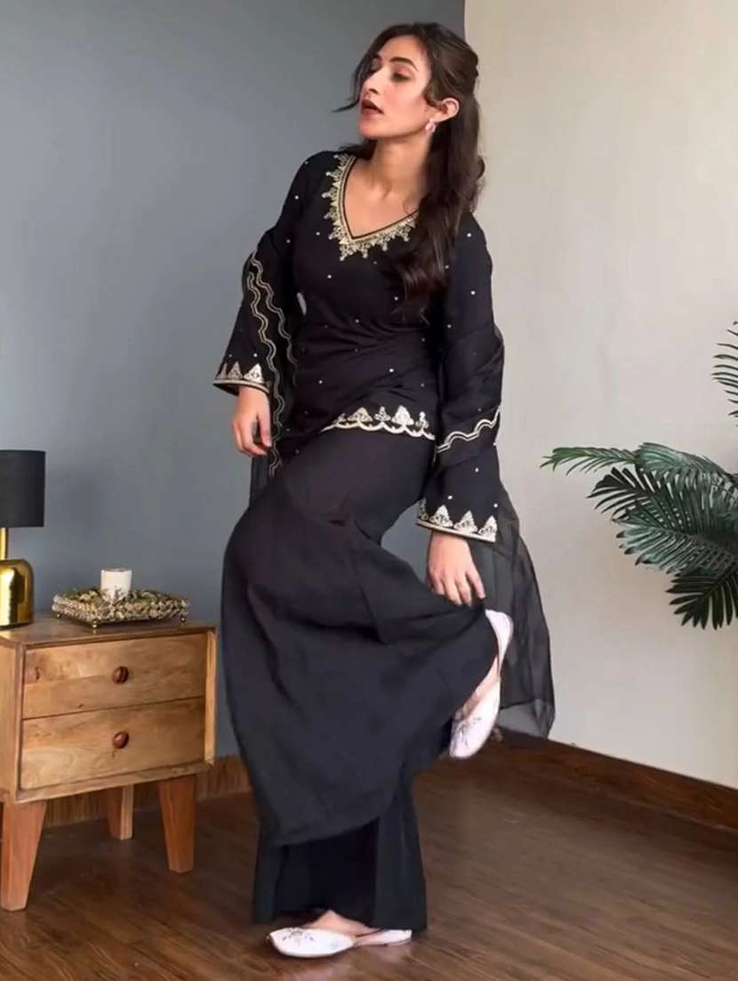 women embroidered long sleeves kurta palazzo set with dupatta - 22597948 -  Standard Image - 3