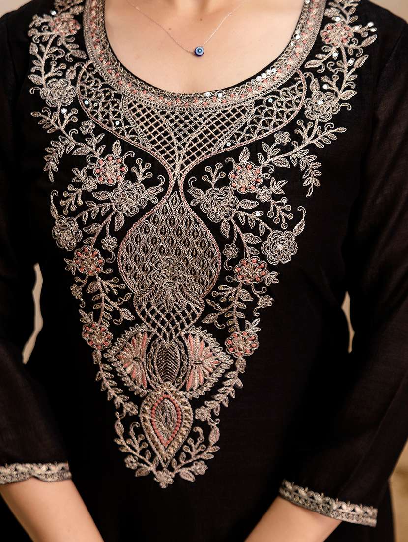 Women Embroidered Three Quarter Sleeves Kurta Pant Set With Dupatta - 22598094 -  Standard Image - 5