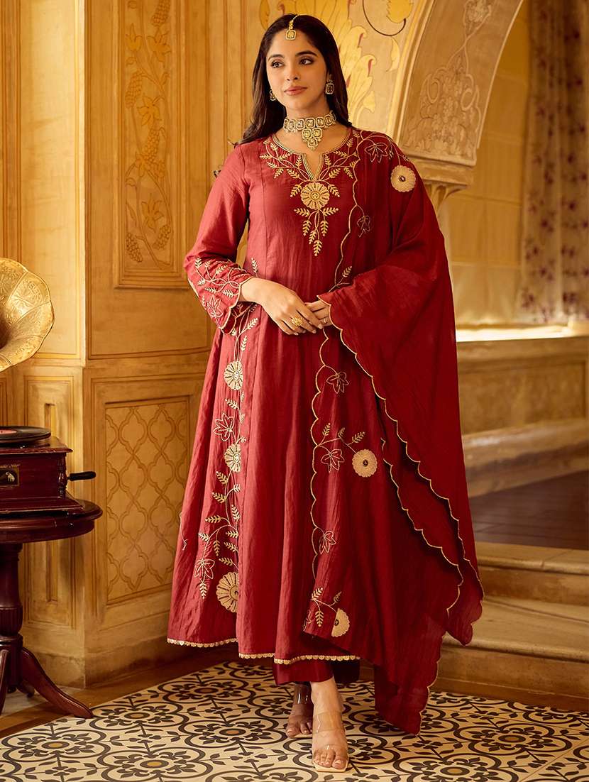 women embroidered long sleeves kurta pant set with dupatta