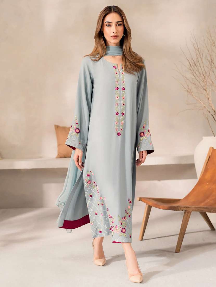 women embroidered long sleeves kurta pant set with dupatta