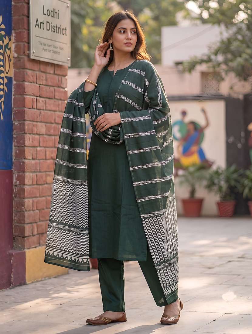 Women Solid Three Quarter Sleeves Kurta Pant Set With Dupatta - 22598363 -  Standard Image - 3