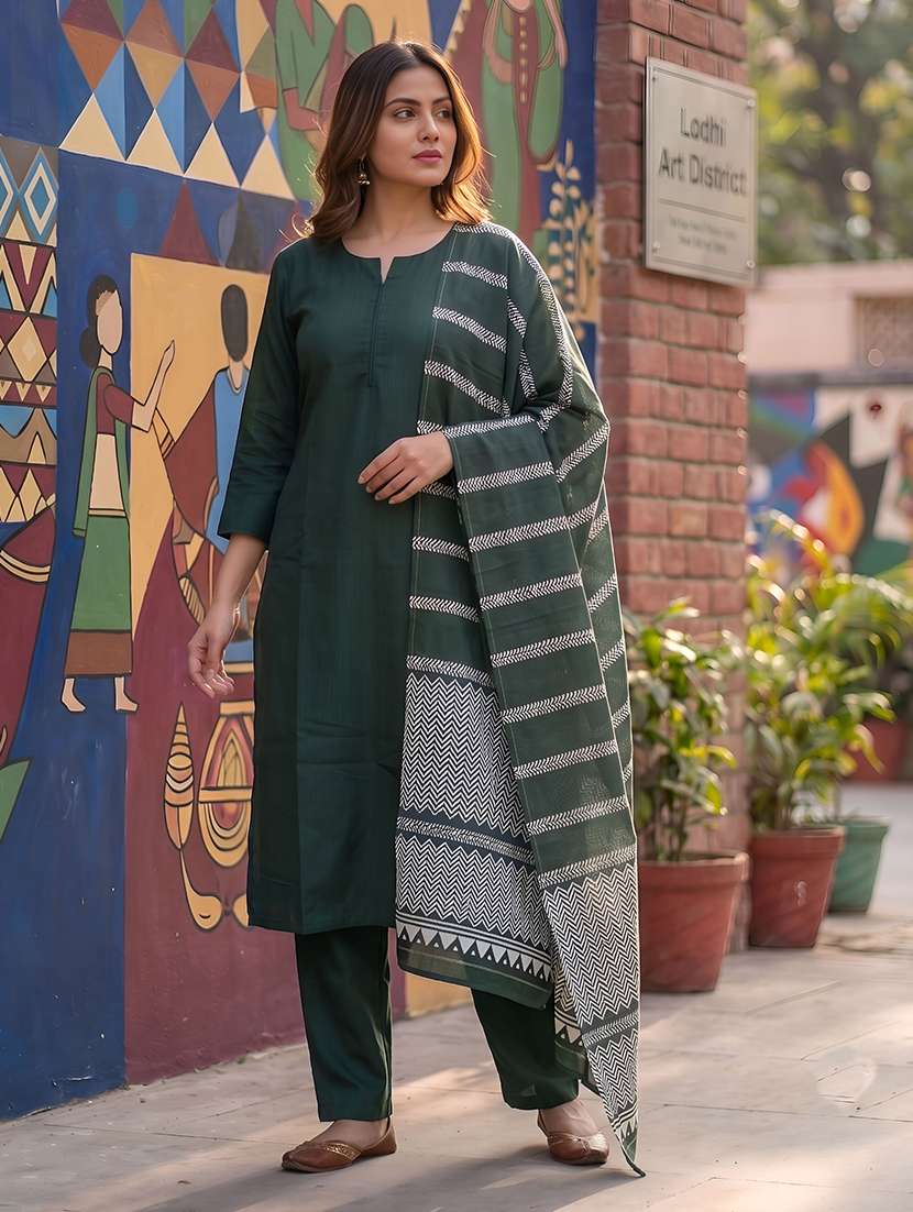 Women Solid Three Quarter Sleeves Kurta Pant Set With Dupatta - 22598363 -  Standard Image - 5