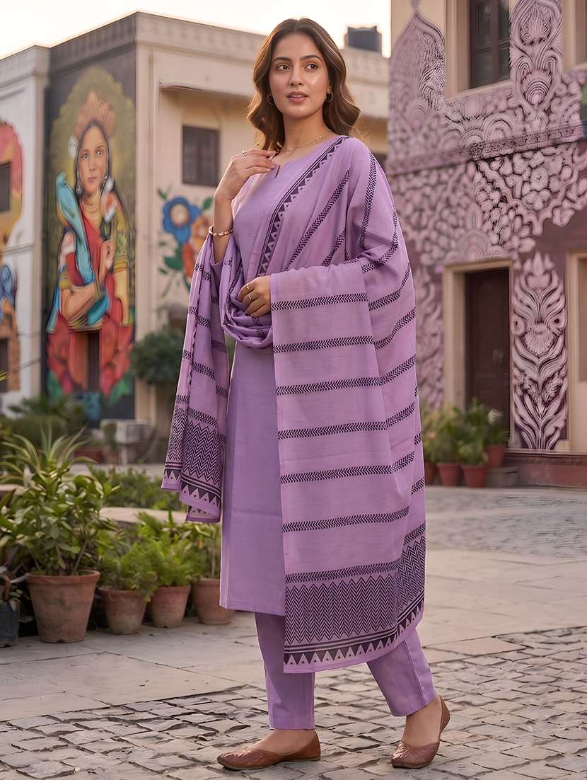 Women Solid Three Quarter Sleeves Kurta Pant Set With Dupatta - 22598366 -  Standard Image - 5