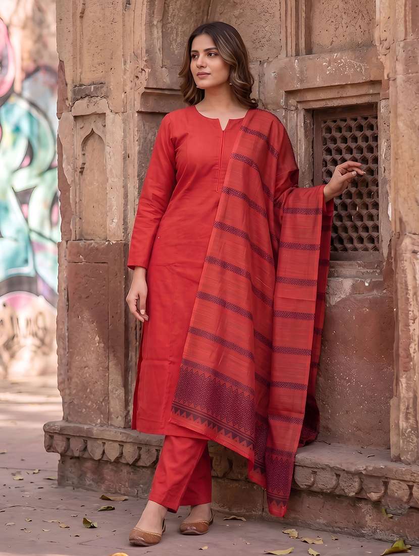 women solid three quarter sleeves kurta pant set with dupatta