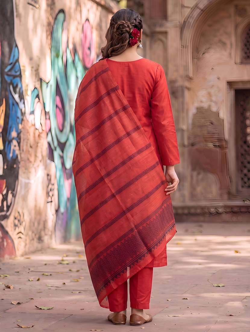 Women Solid Three Quarter Sleeves Kurta Pant Set With Dupatta - 22598367 -  Standard Image - 3
