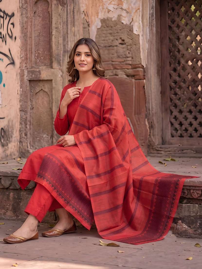 Women Solid Three Quarter Sleeves Kurta Pant Set With Dupatta - 22598367 -  Standard Image - 5