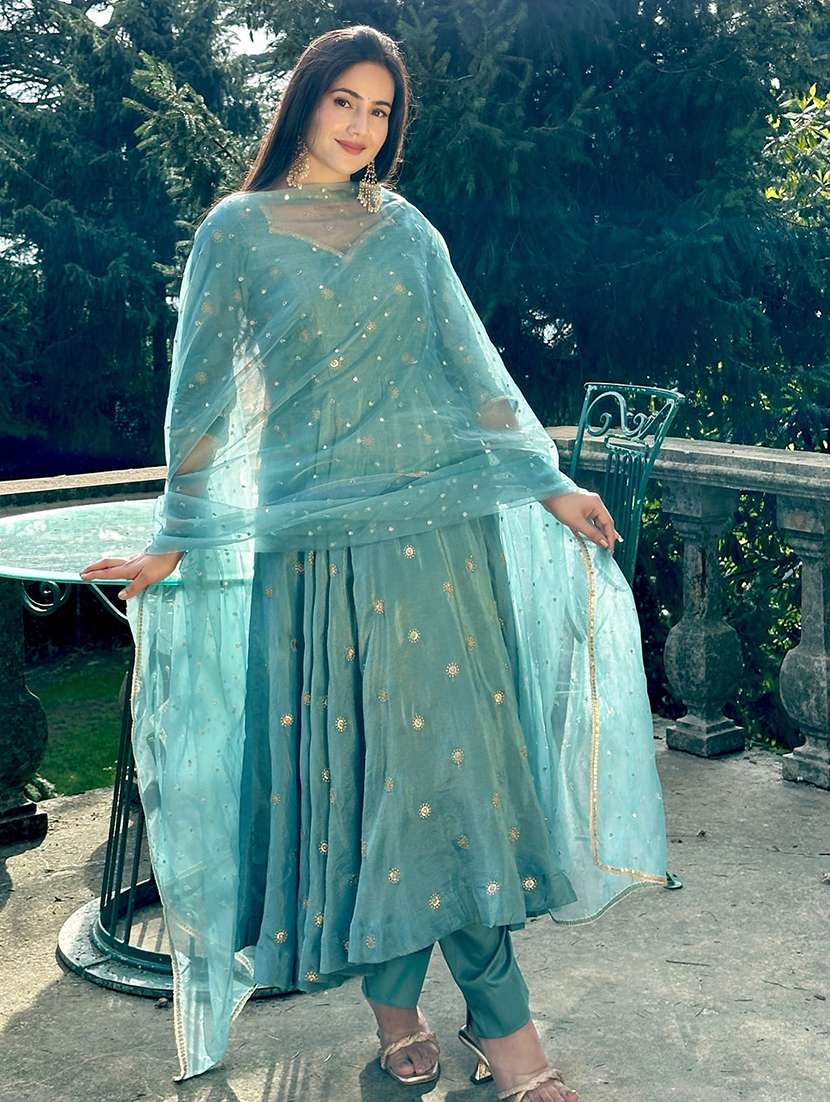 women embroidered long sleeves kurta pant with dupatta set