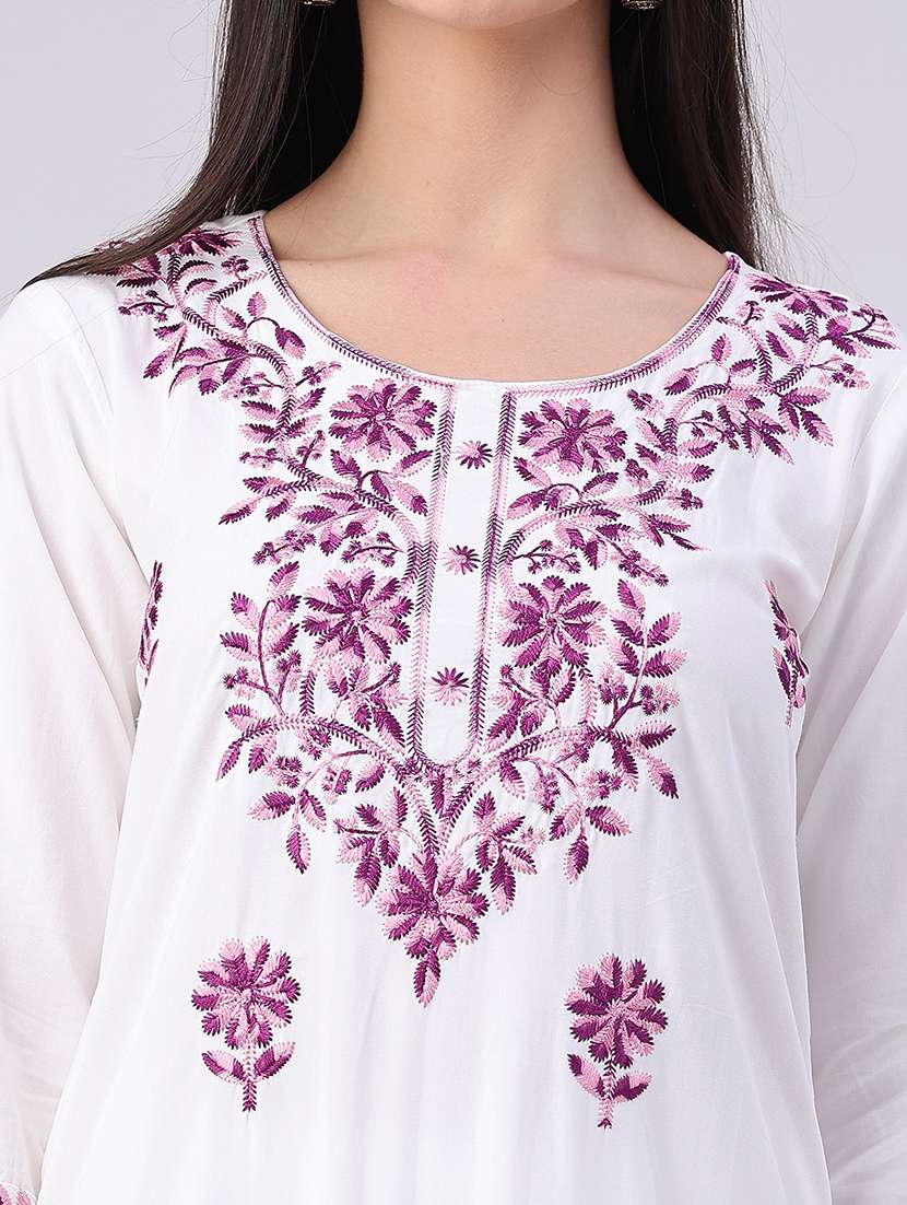 Women Embroidered Three Quarter Sleeve Straight Kurta - 22598730 -  Standard Image - 5