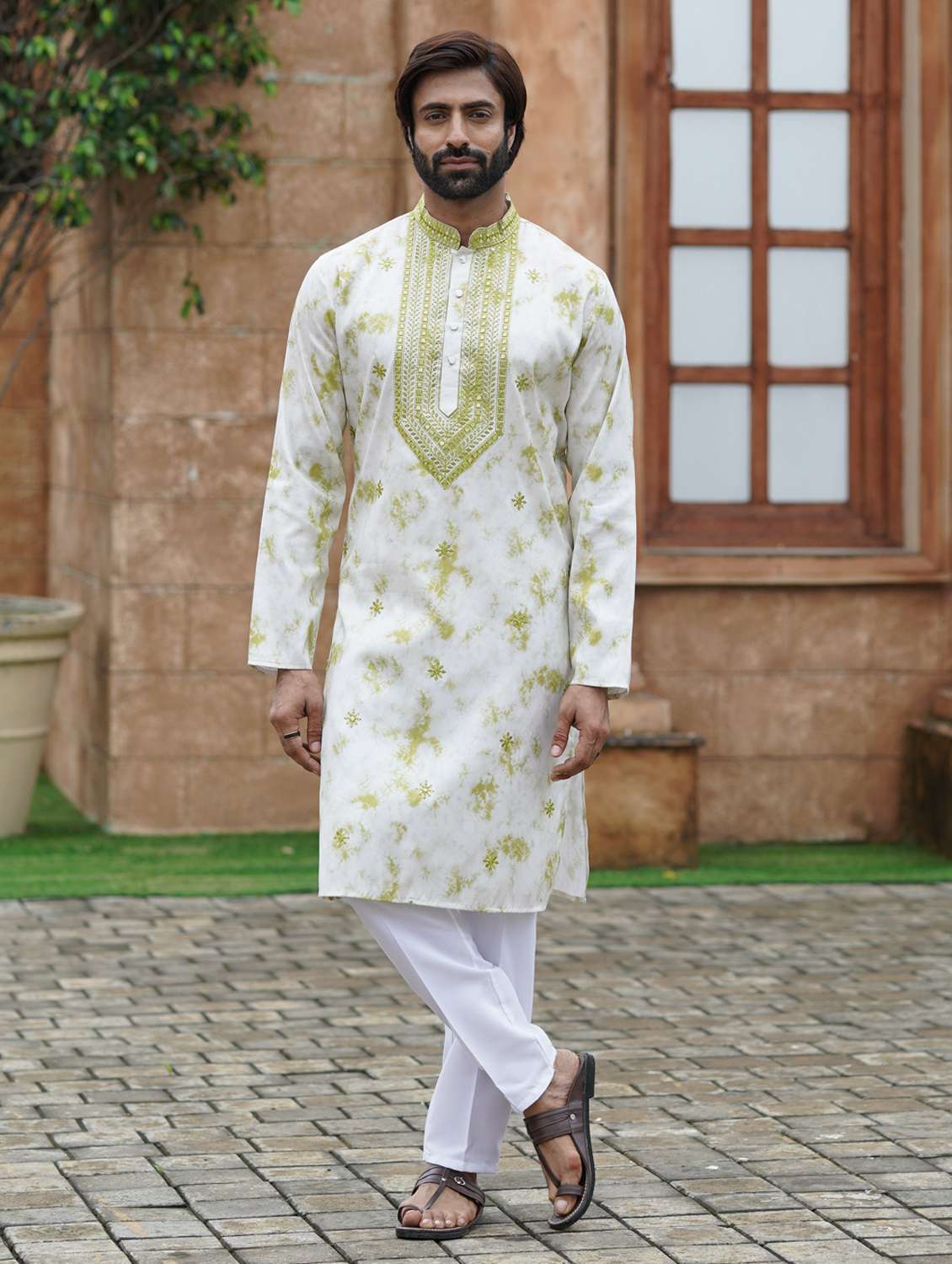 men embroidered mandarin neck long kurta