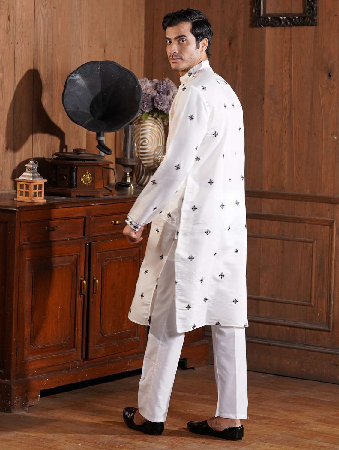 Men Solid With Work Mandarin Neck Long Kurta - 22599098 -  Standard Image - 3
