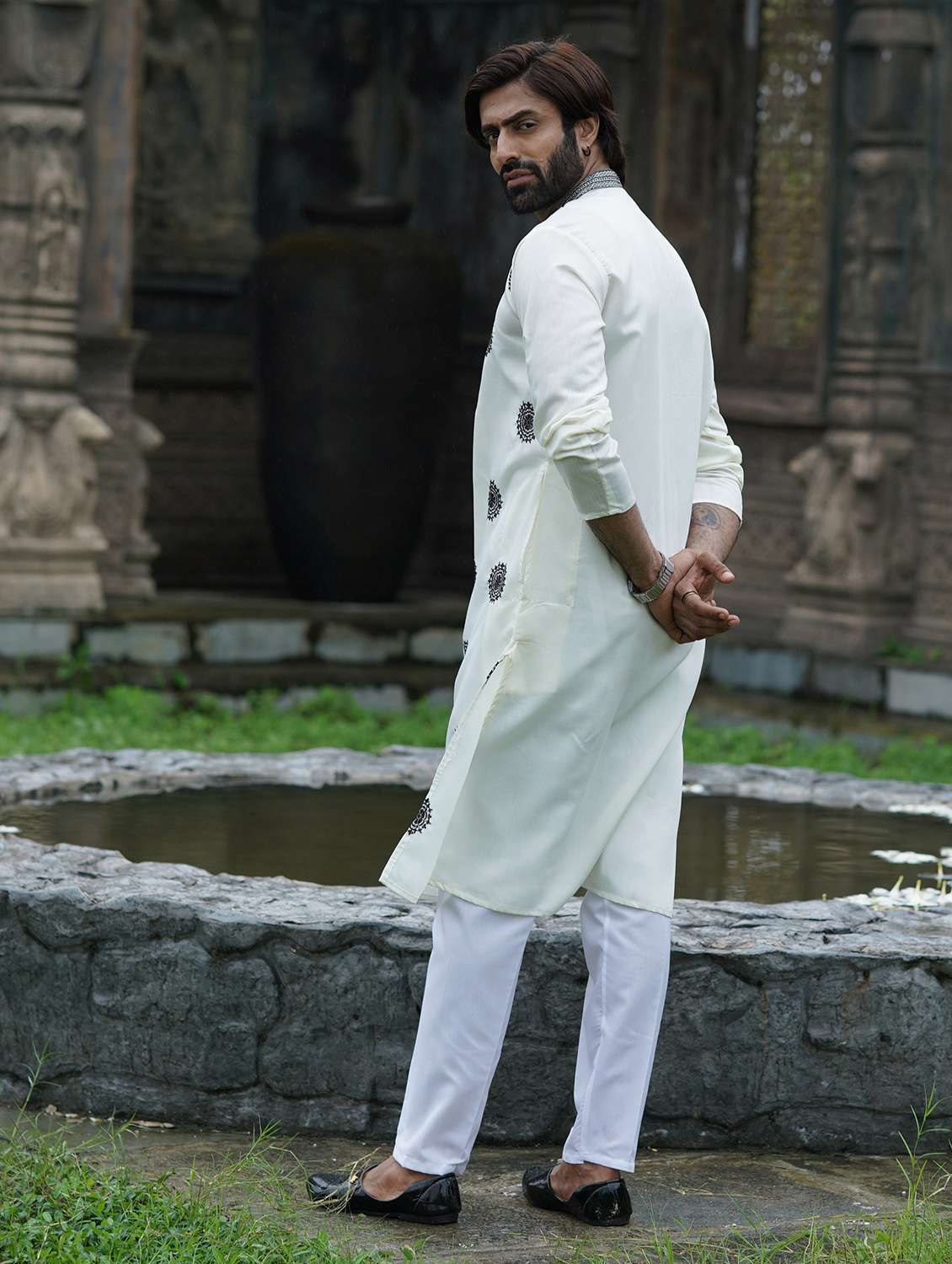 Men Solid With Work Mandarin Neck Long Kurta - 22599135 -  Standard Image - 3