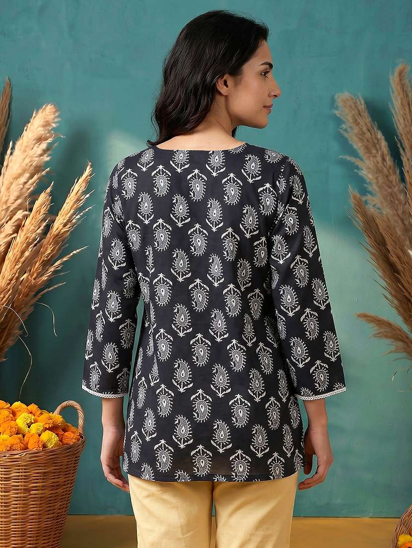Women Printed Three Quarter Sleeves Straight Kurti - 22600578 -  Standard Image - 3