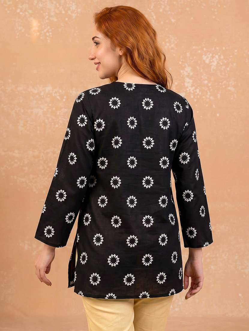 Women Printed Three Quarter Sleeves Straight Kurti - 22600585 -  Standard Image - 3