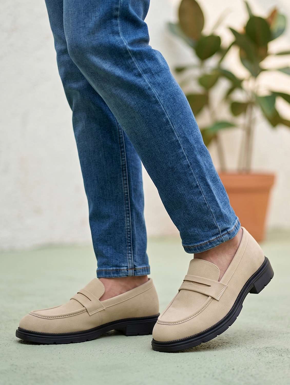 men solid slip on loafer - 22601122 -  Standard Image - 3