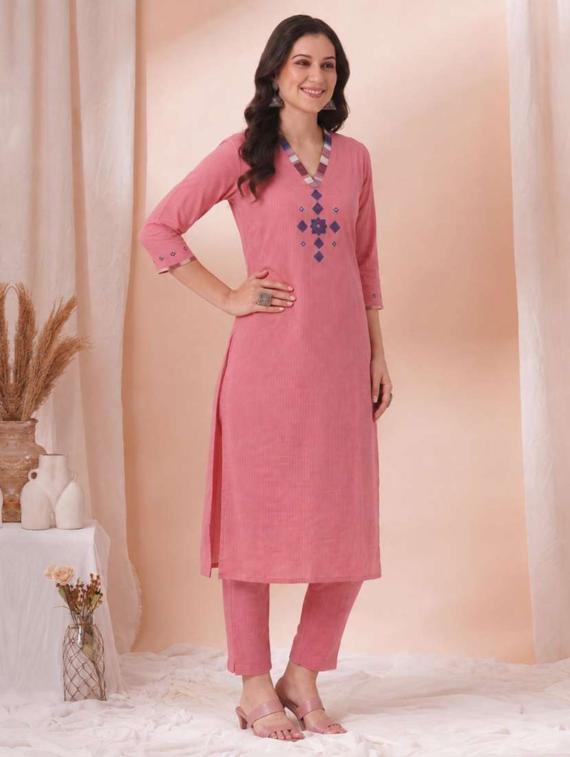Women Printed Three Quarter Sleeves Straight Kurta - 22601151 -  Standard Image - 3
