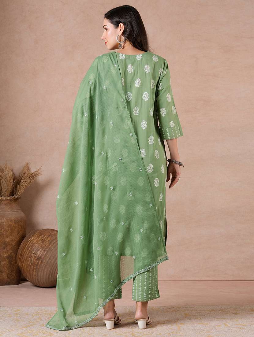 women printed three quarter sleeves kurta pant set with dupatta - 22601153 -  Standard Image - 3