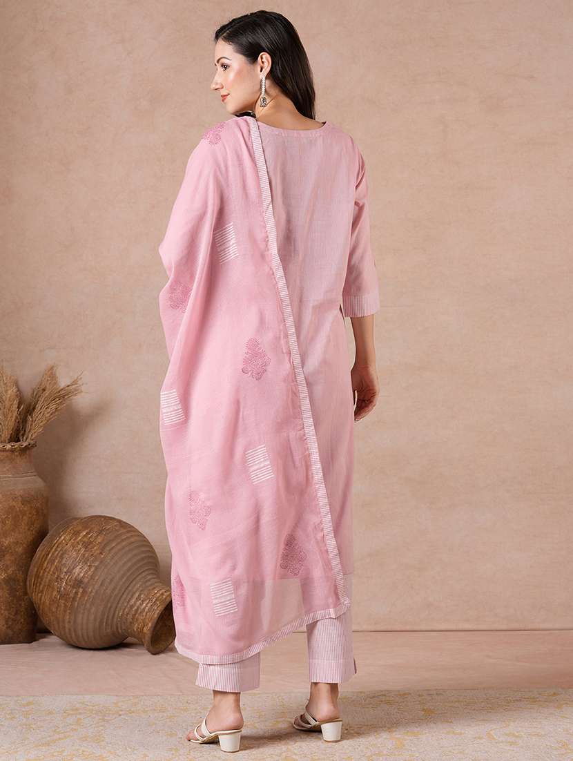 women embroidered three quarter sleeves kurta pant set with dupatta - 22601154 -  Standard Image - 3