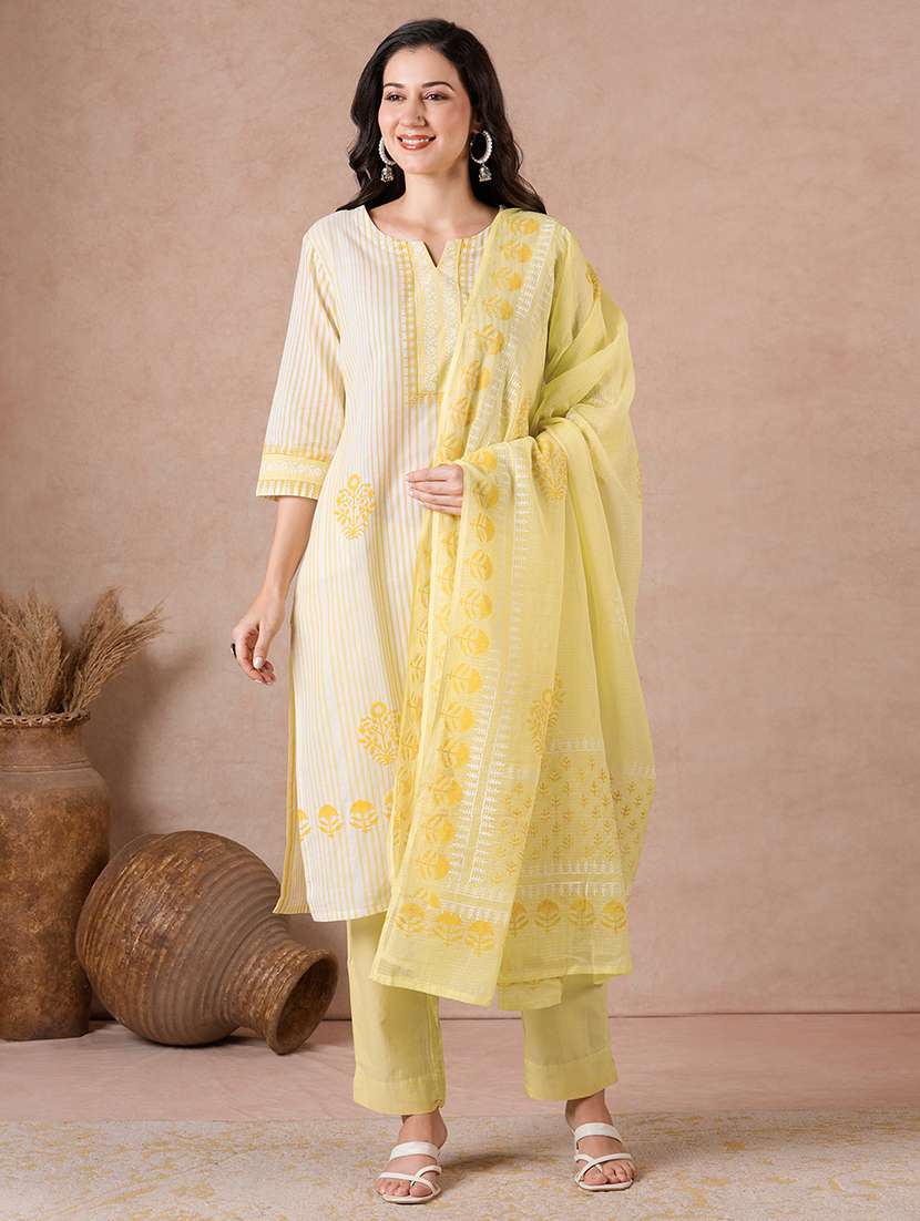 women printed three quarter sleeves kurta pant set with dupatta