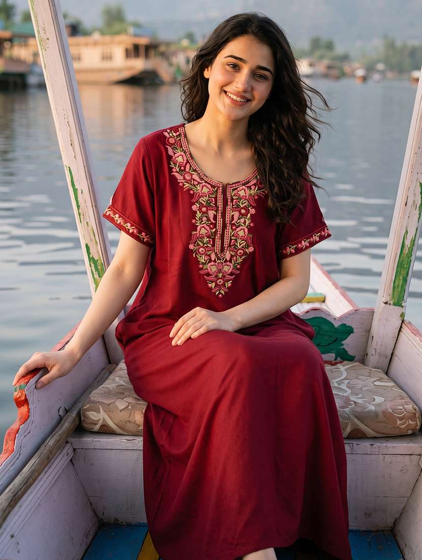 women embroidered short sleeves nighty