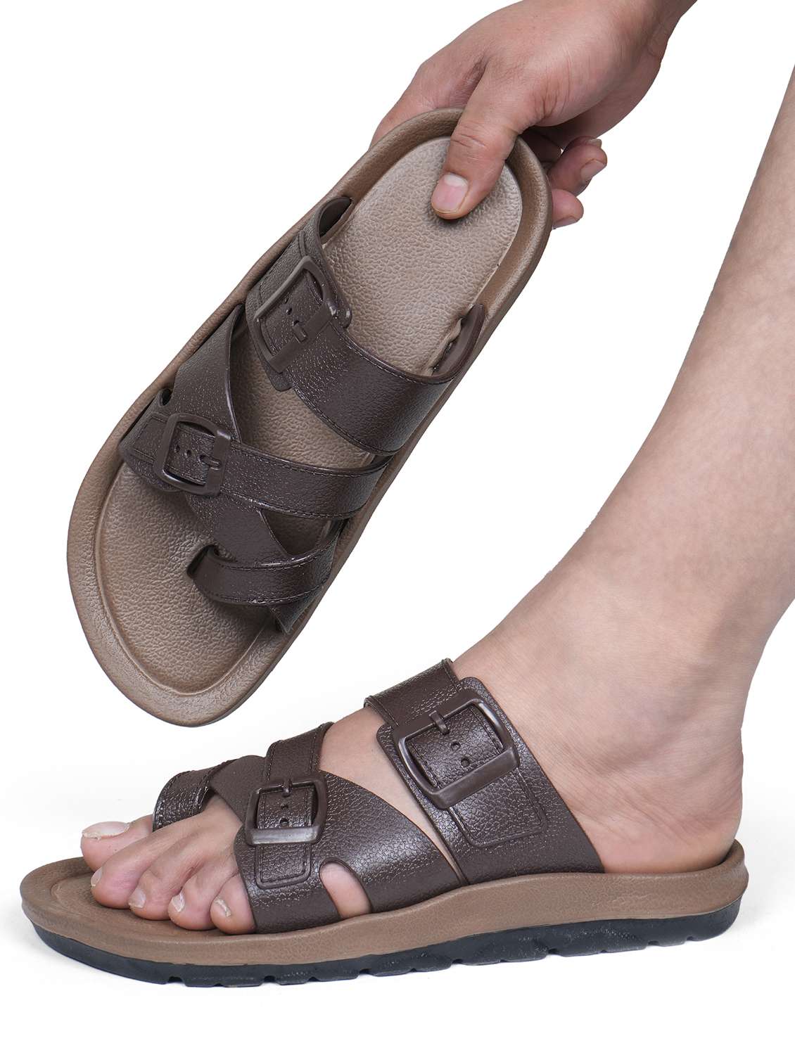 men textured one toe sandal - 22602745 -  Standard Image - 3