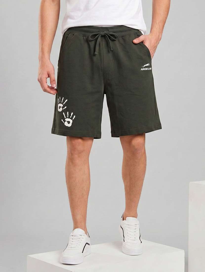 men printed mid rise relaxed fit shorts