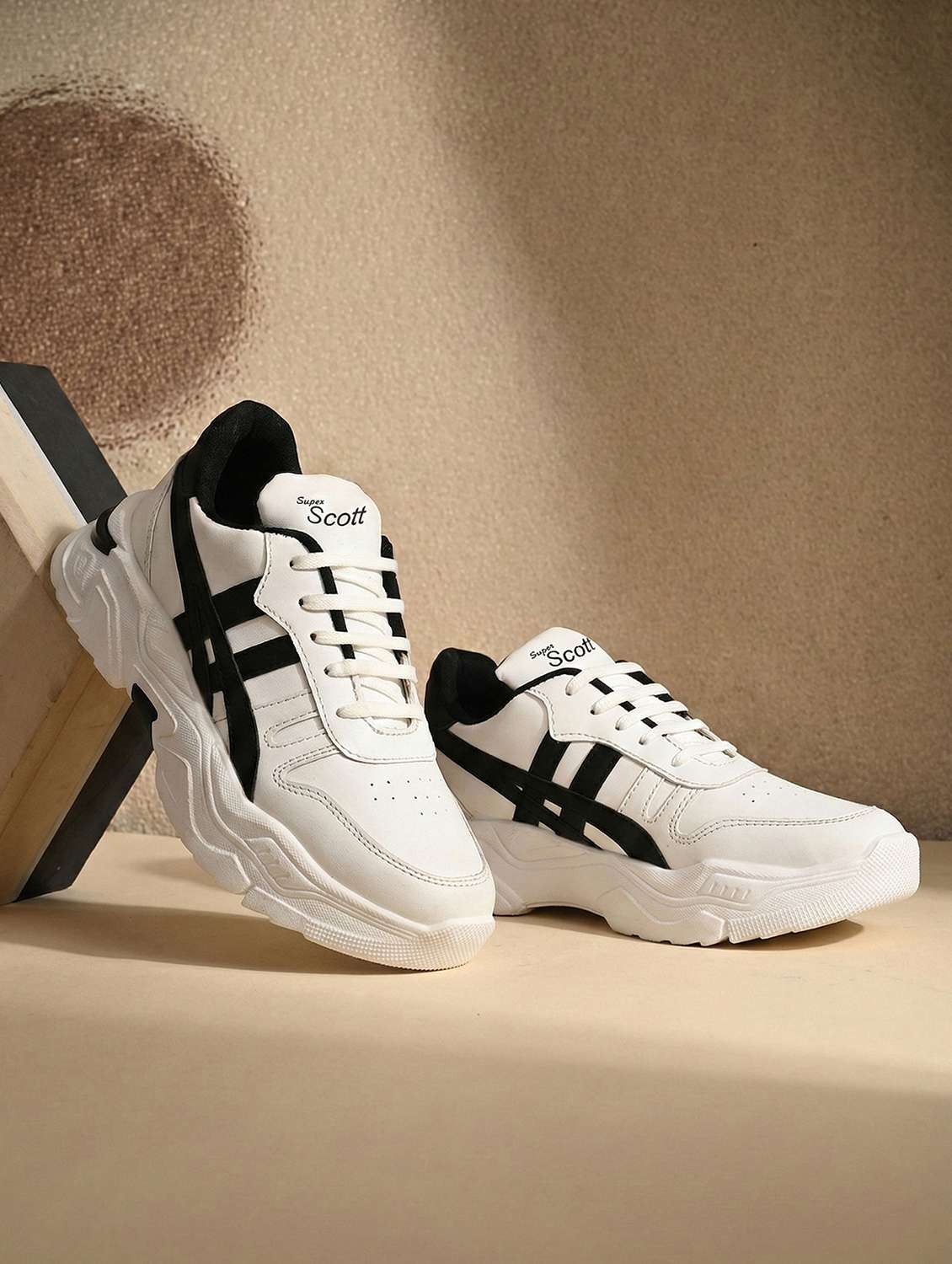 men textured lace up sneaker