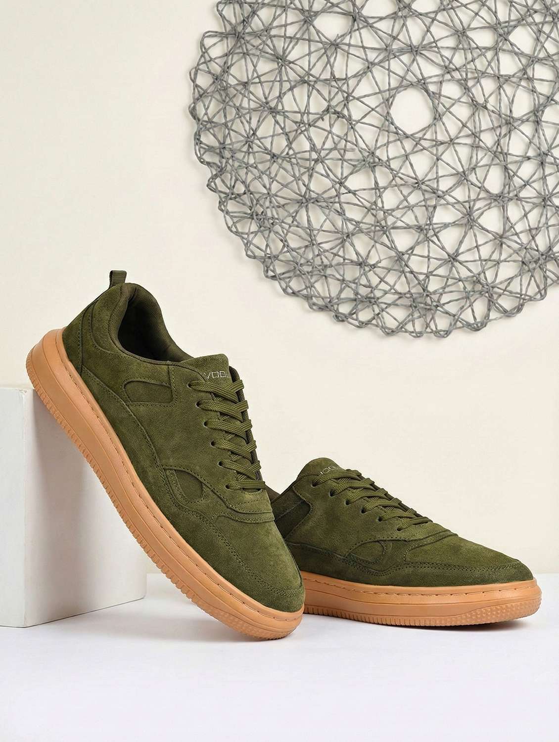 men solid lace up sneaker