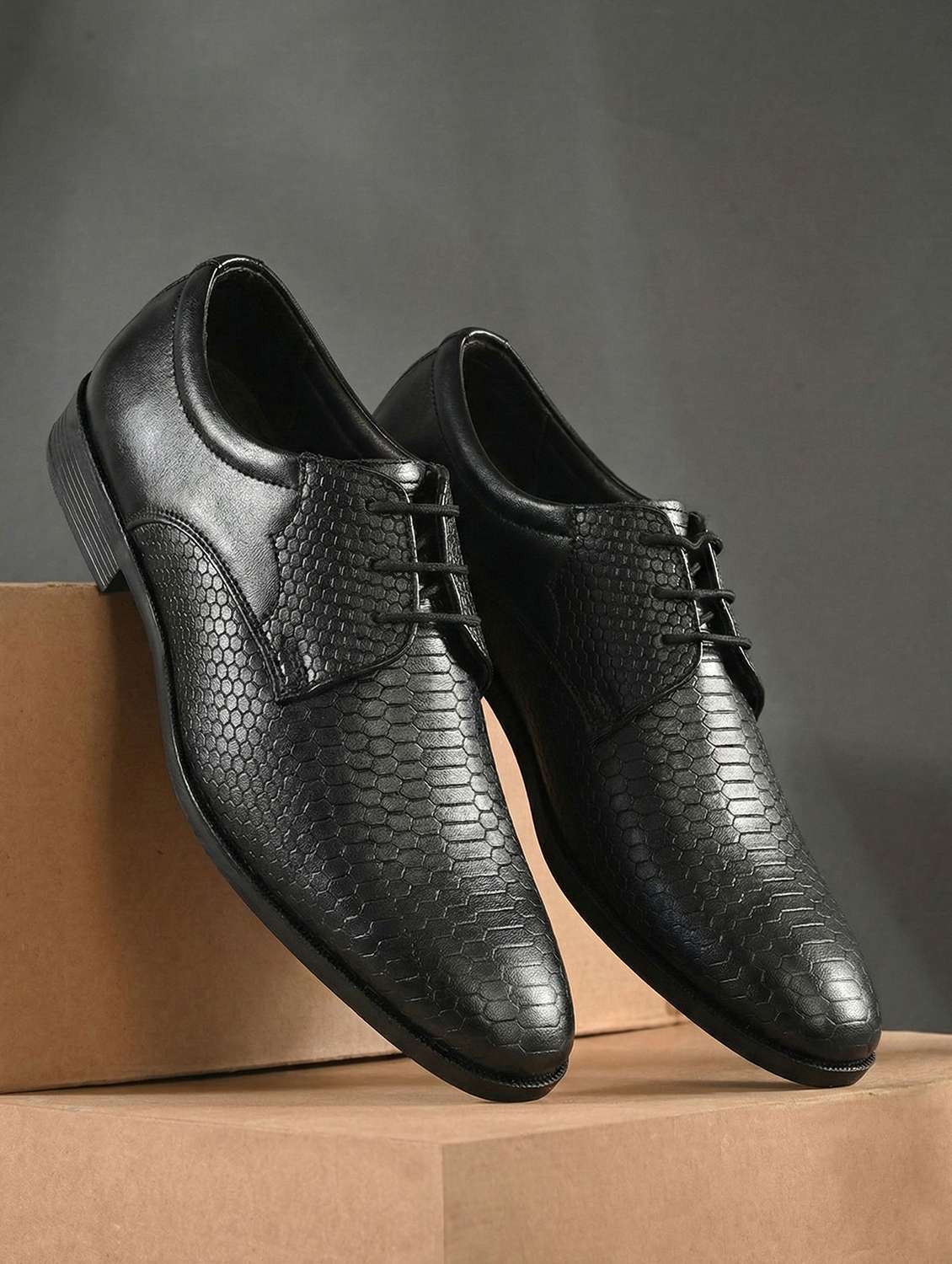men black lace-up derby