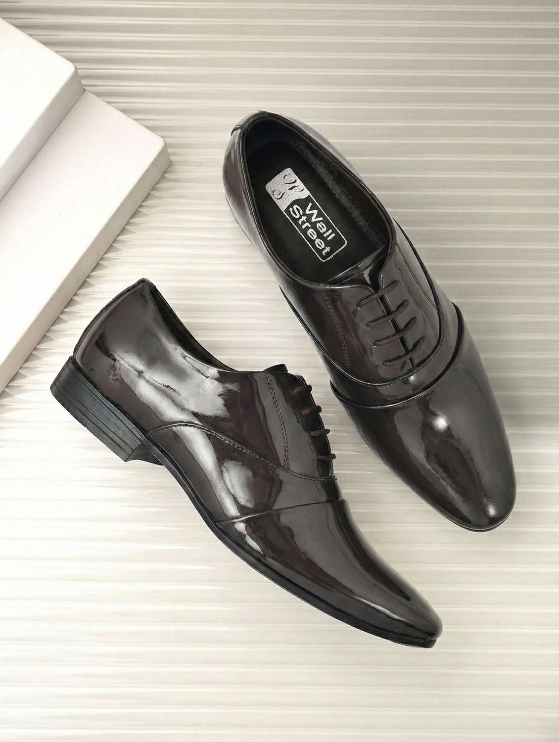 men brown lace-up oxford