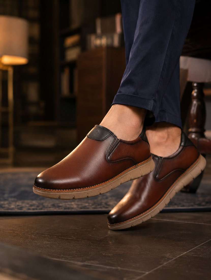 men solid slip on casual shoes