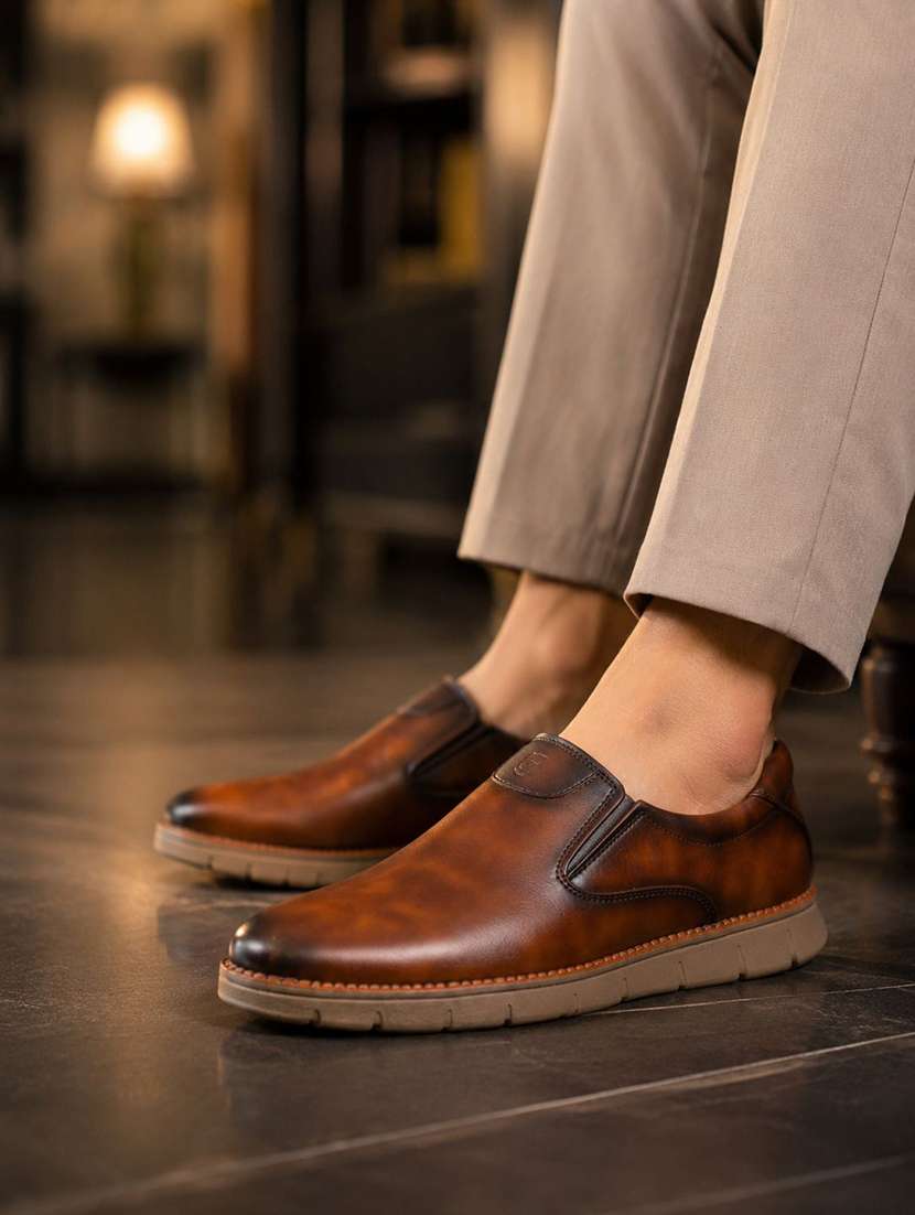 men textured slip on casual shoes