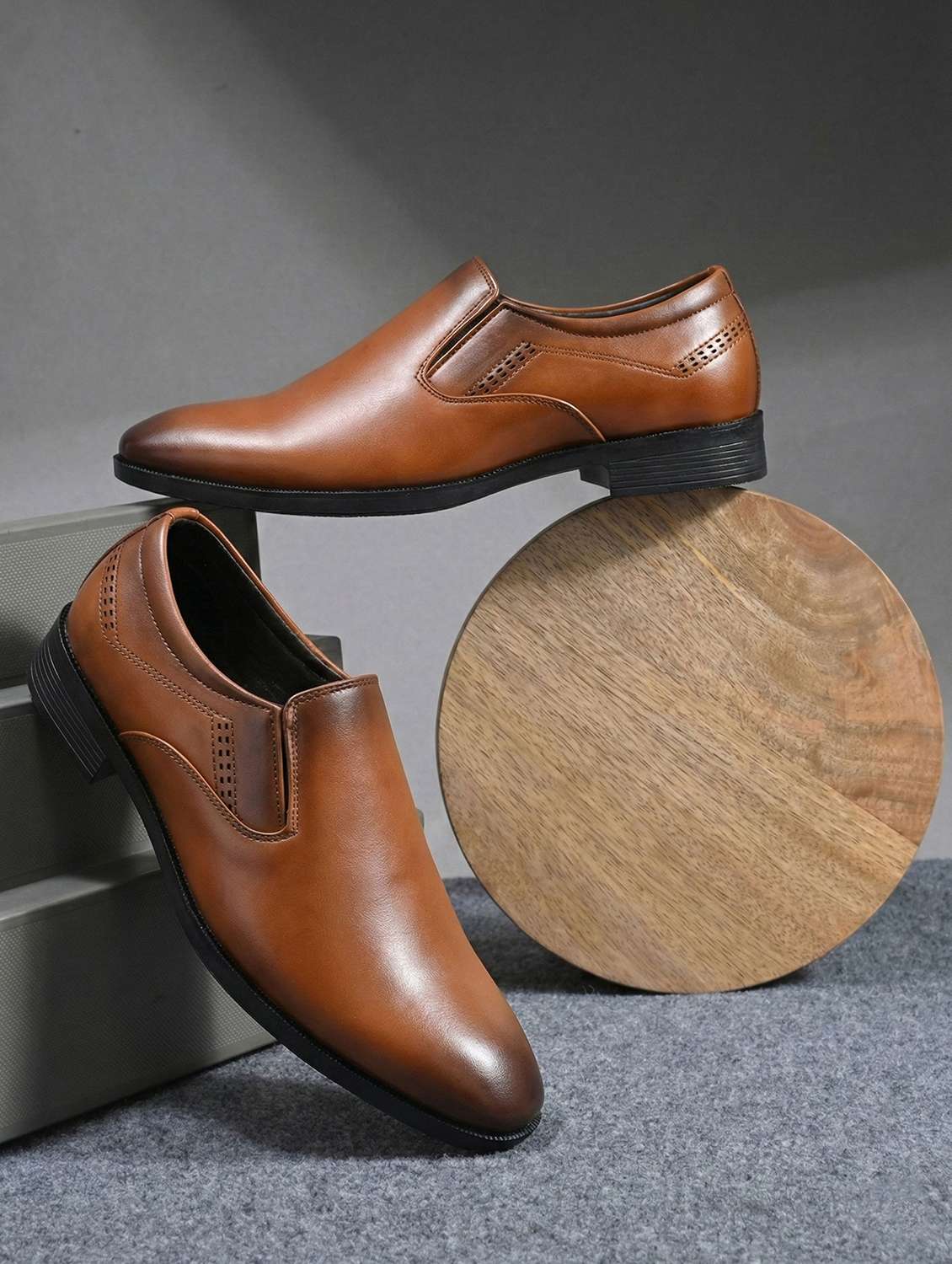 men solid slip on formal shoes