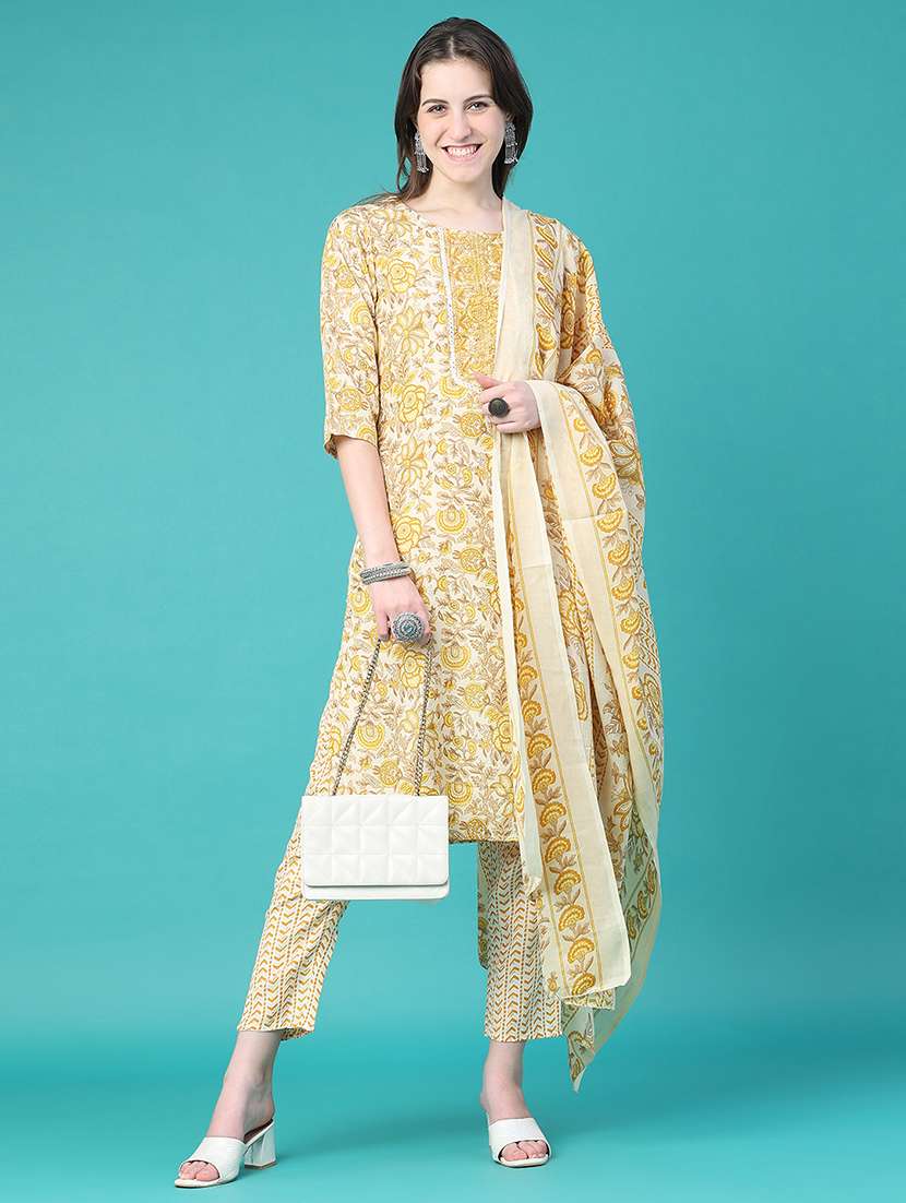 women printed three quarter sleeves kurta pant set with dupatta