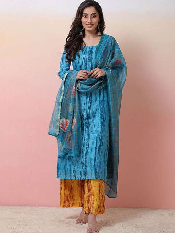 women printed three quarter sleeves kurta pant set with dupatta