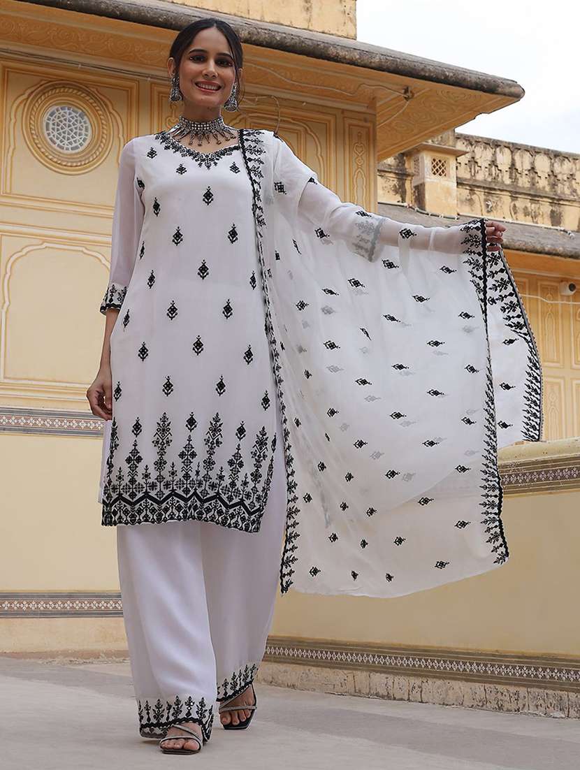 women embroidered three quarter sleeves kurta pant set with dupatta
