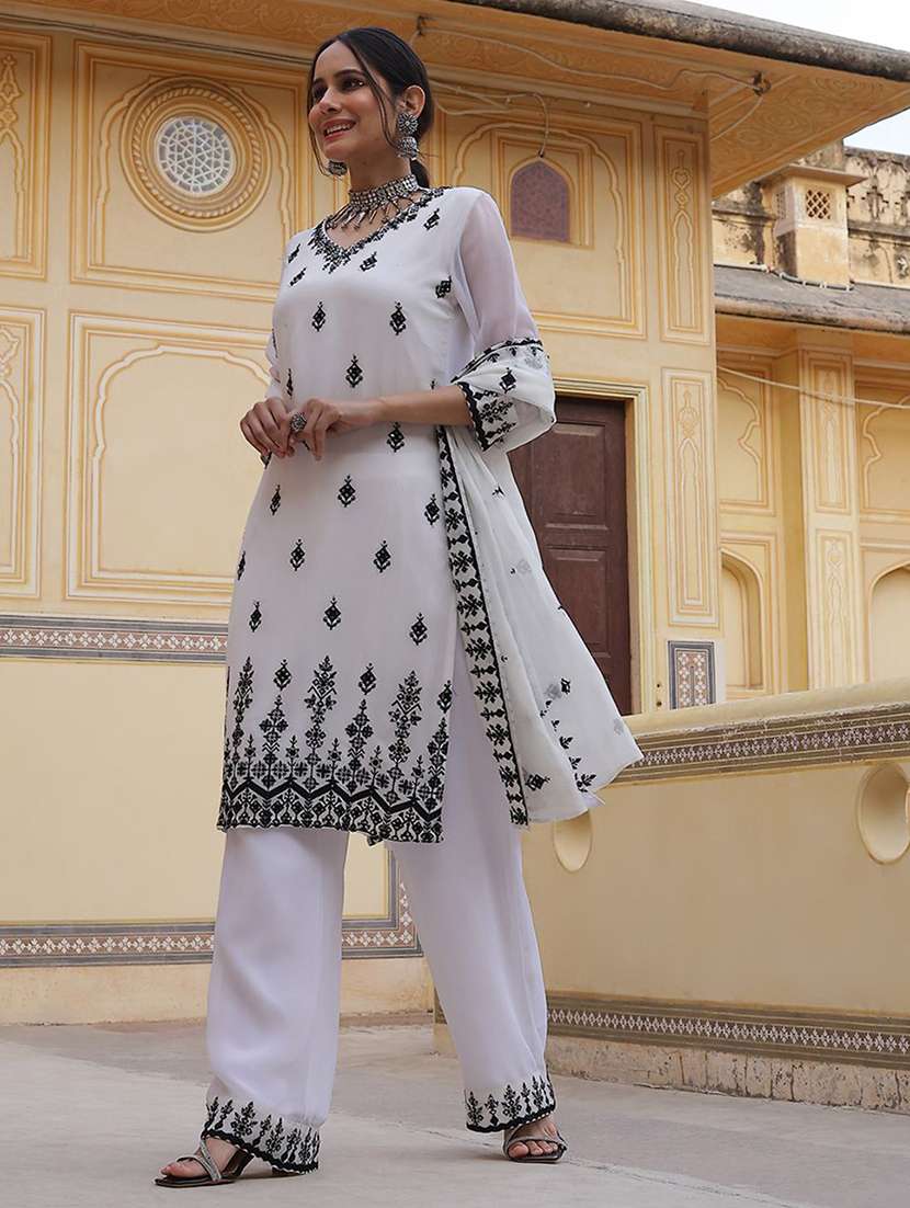 women embroidered three quarter sleeves kurta pant set with dupatta - 22603464 -  Standard Image - 3