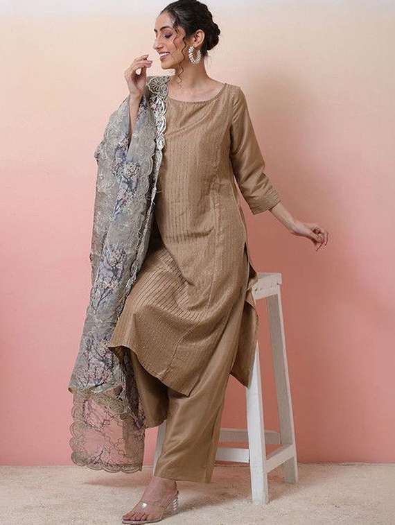 women embroidered three quarter sleeves kurta pant set with dupatta