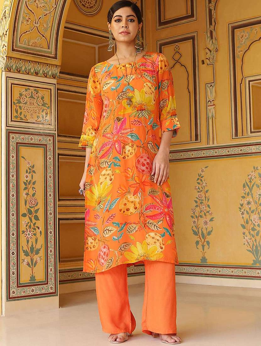 women printed three quarter sleeves kurta pant set