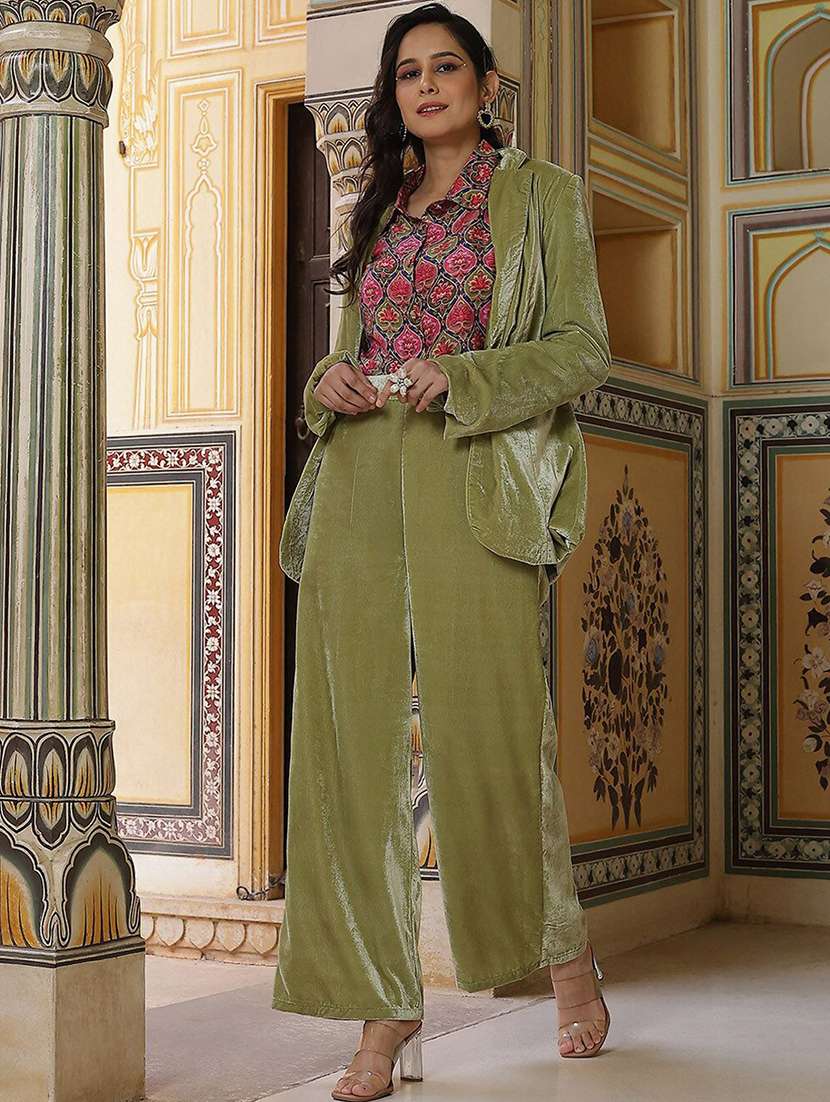 women solid long sleeves blazer and trouser co-ord set